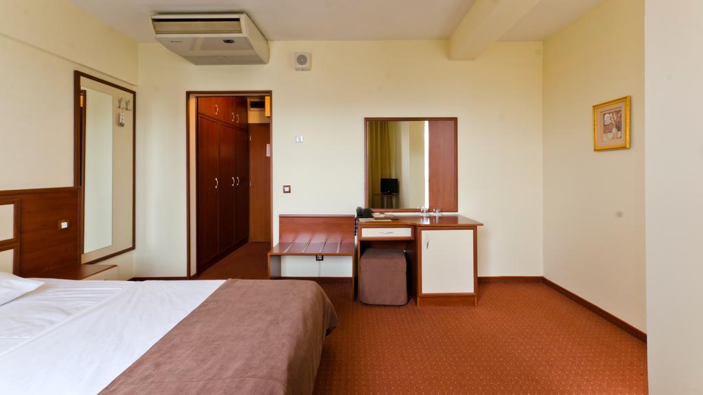 Nadejda Hotel Sofia Esterno foto