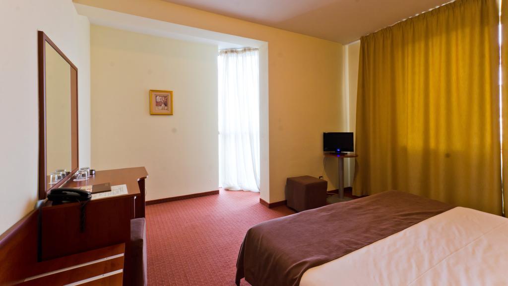 Nadejda Hotel Sofia Esterno foto