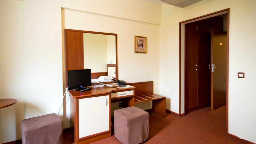 Nadejda Hotel Sofia Esterno foto