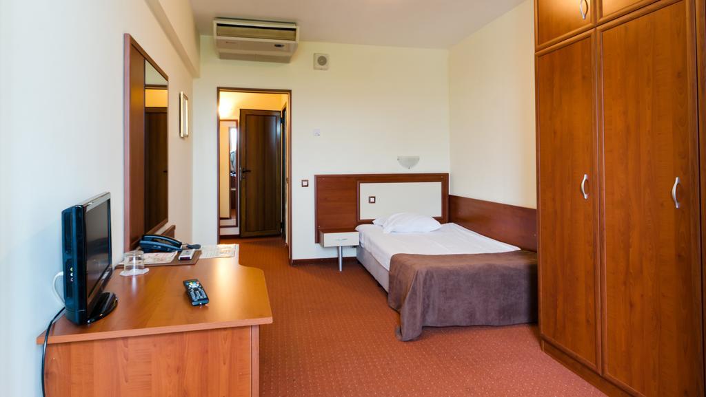 Nadejda Hotel Sofia Esterno foto