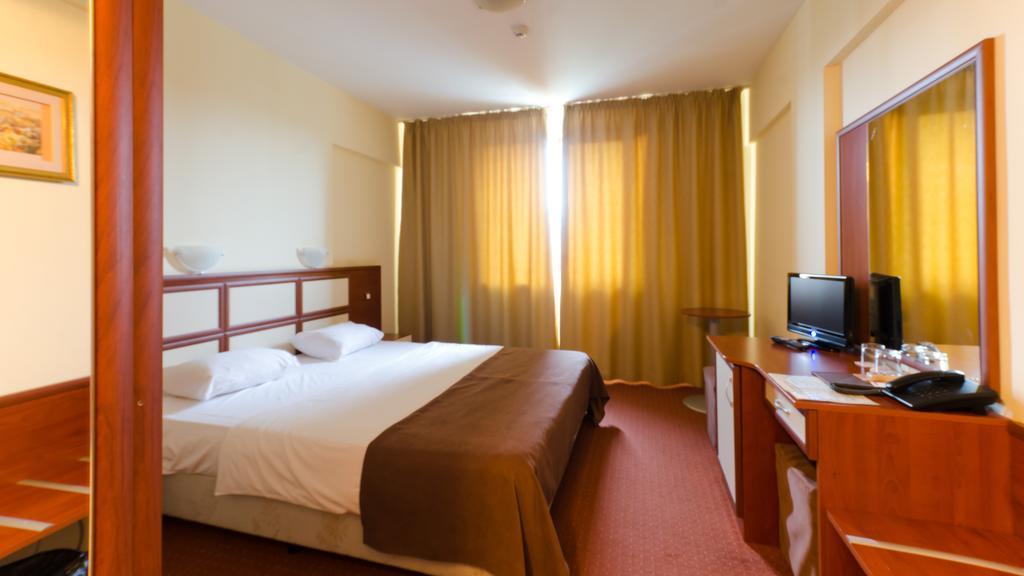 Nadejda Hotel Sofia Esterno foto