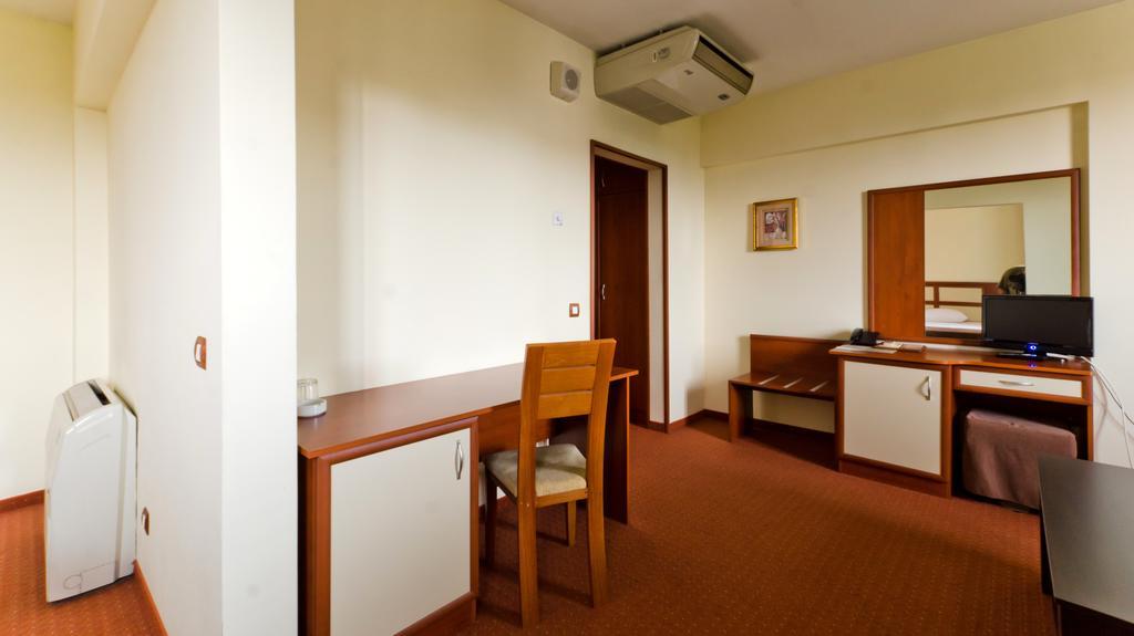 Nadejda Hotel Sofia Esterno foto