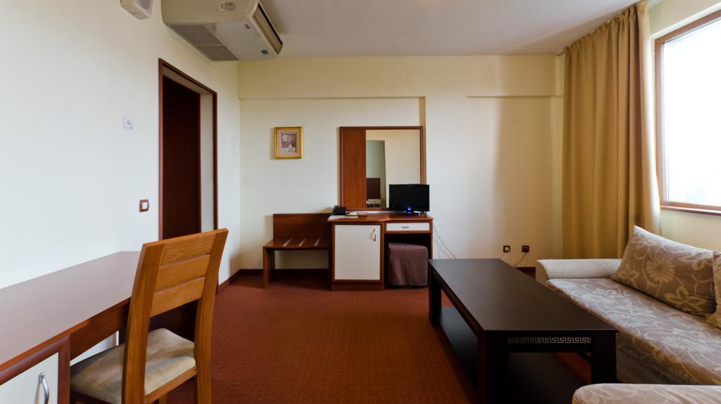 Nadejda Hotel Sofia Esterno foto
