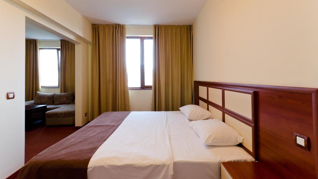 Nadejda Hotel Sofia Esterno foto