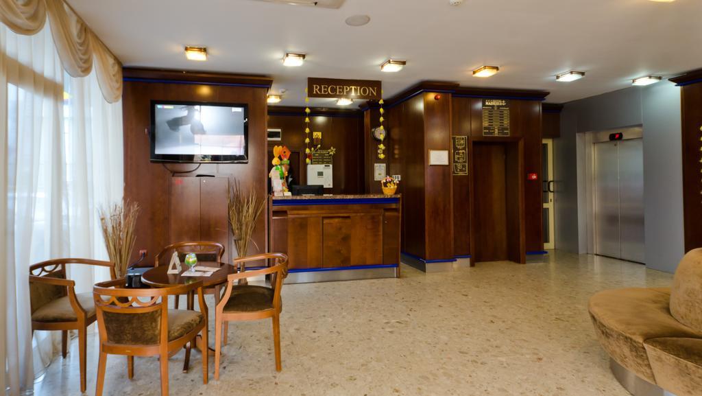 Nadejda Hotel Sofia Esterno foto