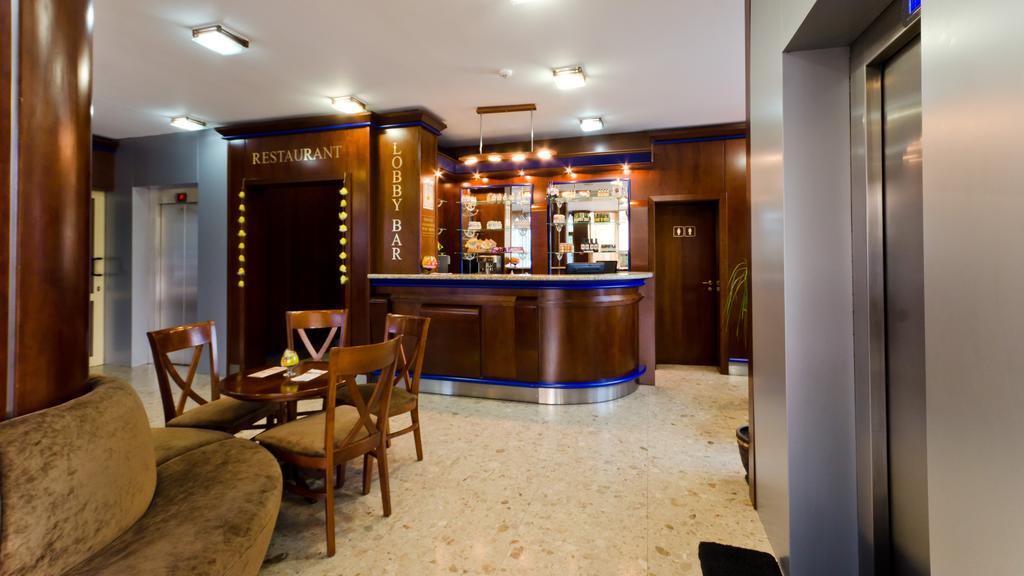 Nadejda Hotel Sofia Esterno foto