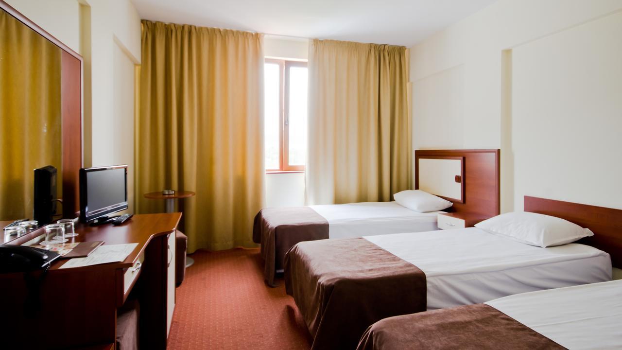 Nadejda Hotel Sofia Esterno foto