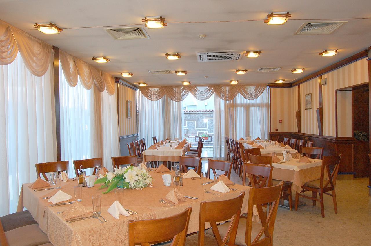 Nadejda Hotel Sofia Esterno foto