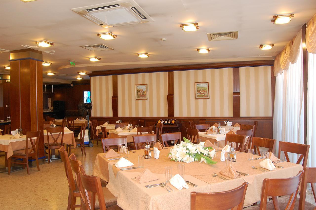 Nadejda Hotel Sofia Esterno foto