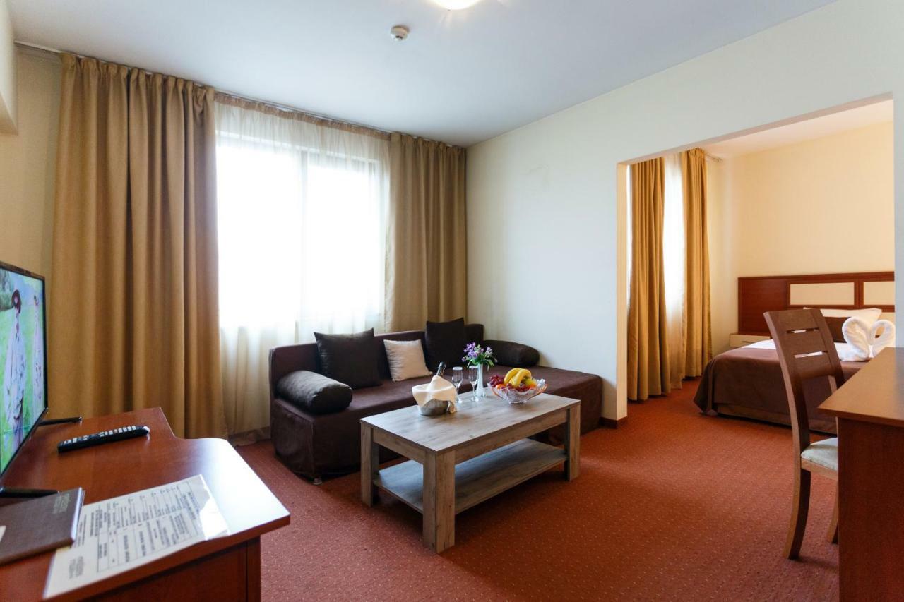 Nadejda Hotel Sofia Esterno foto