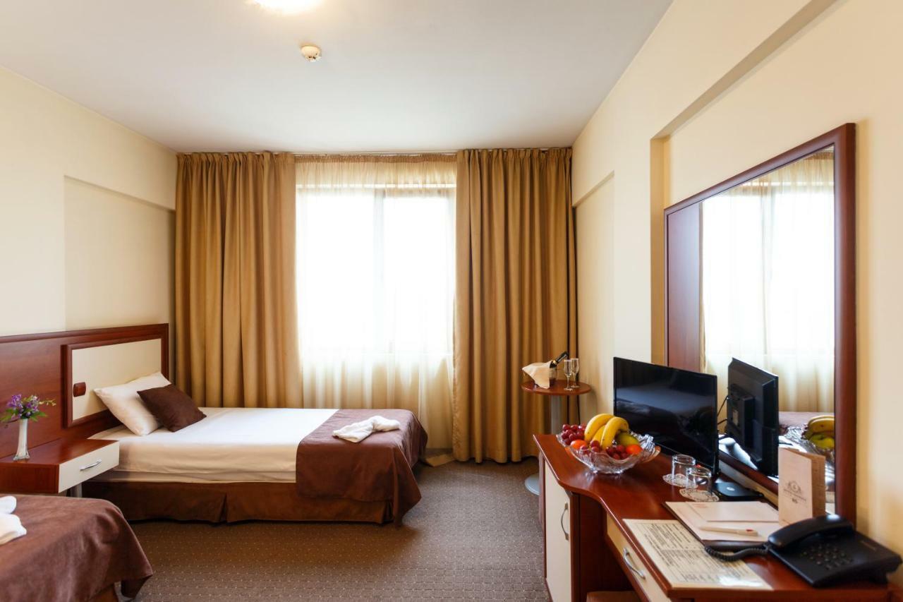 Nadejda Hotel Sofia Esterno foto