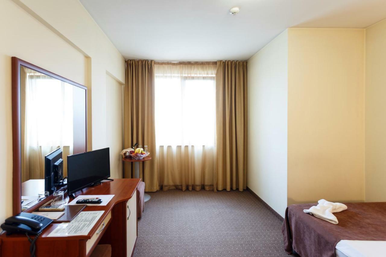 Nadejda Hotel Sofia Esterno foto